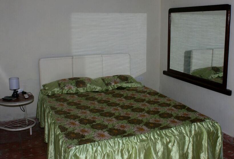 پانسیون Hostal Villa Selva   Holguin