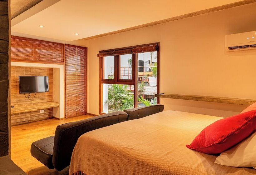 پانسیون Revolution Boutique