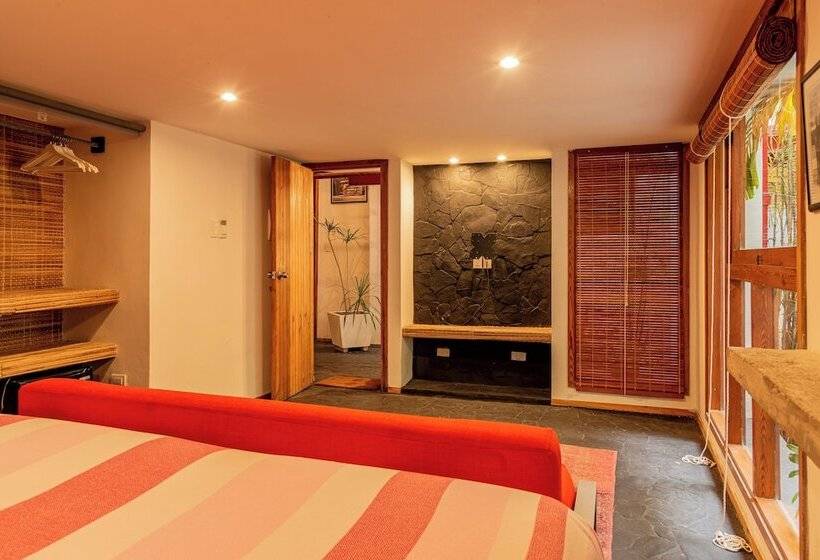 پانسیون Revolution Boutique