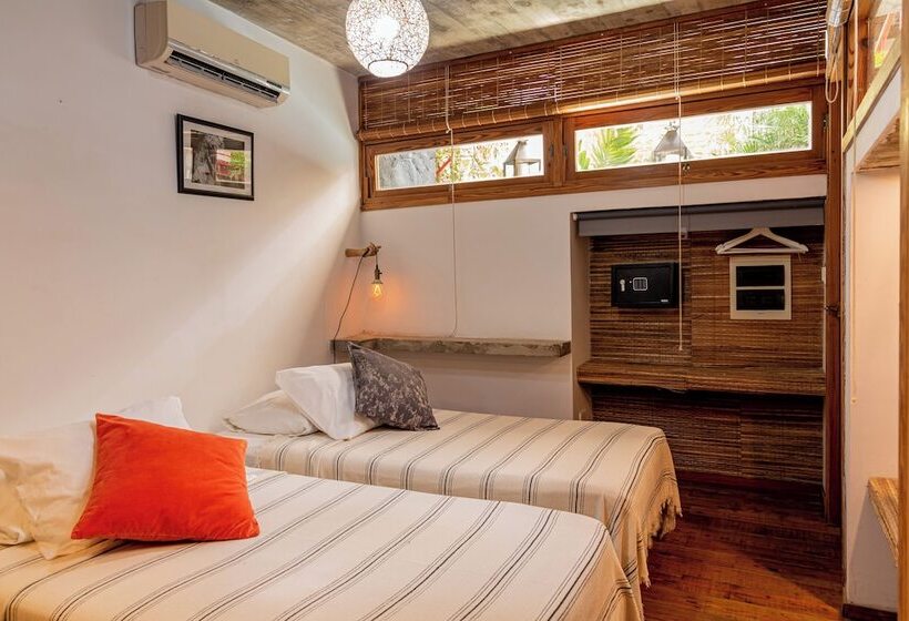 پانسیون Revolution Boutique