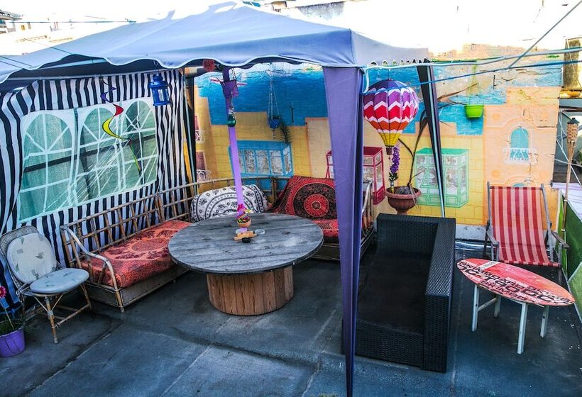 تختخواب و صبحانه Five Trees