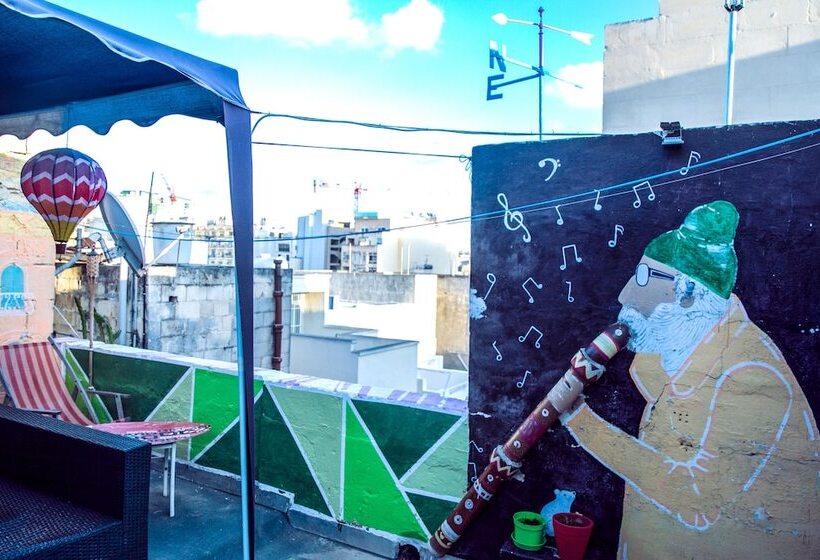 تختخواب و صبحانه Five Trees