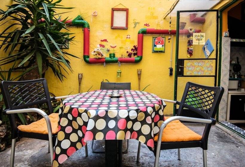 تختخواب و صبحانه Five Trees