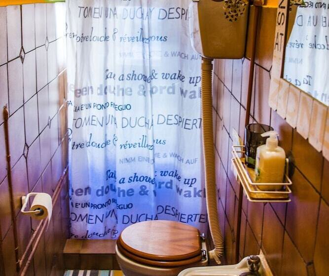 تختخواب و صبحانه Five Trees