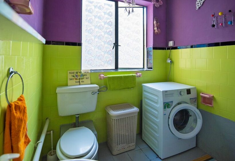 تختخواب و صبحانه Five Trees