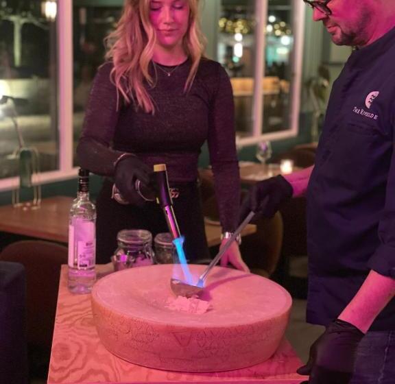 Bed and Breakfast The Riverside Logies & Restaurant