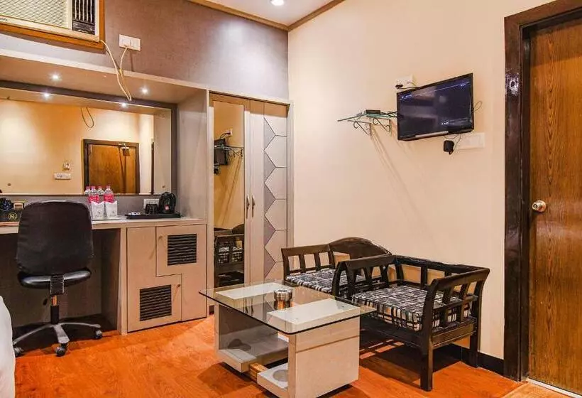 Fabhotel Shivani International