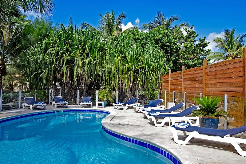 هتل Blue Bay Beach