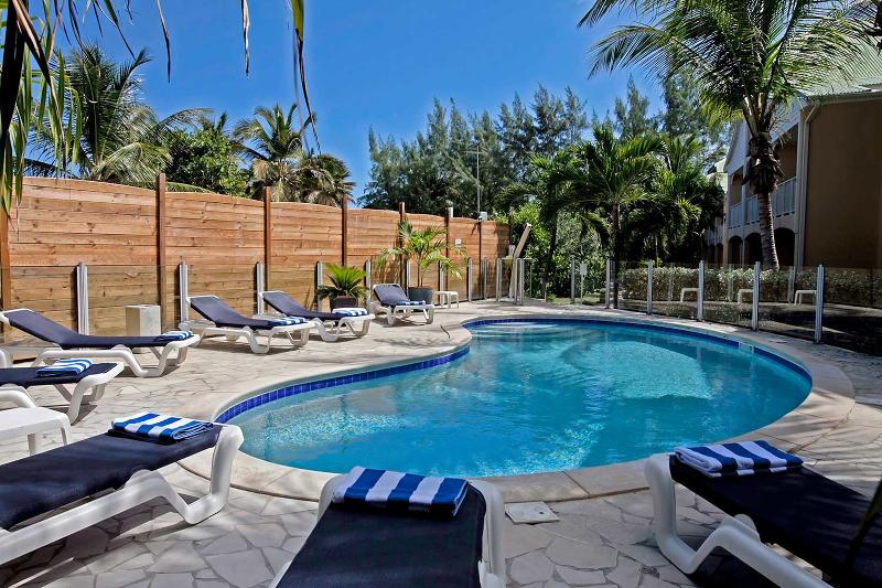 هتل Blue Bay Beach