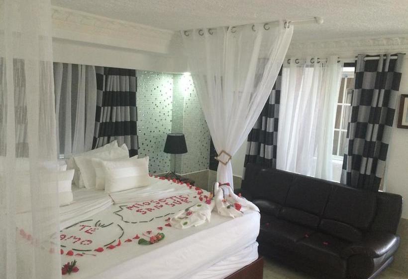 هتل Daymond Blue Tropical Lodge