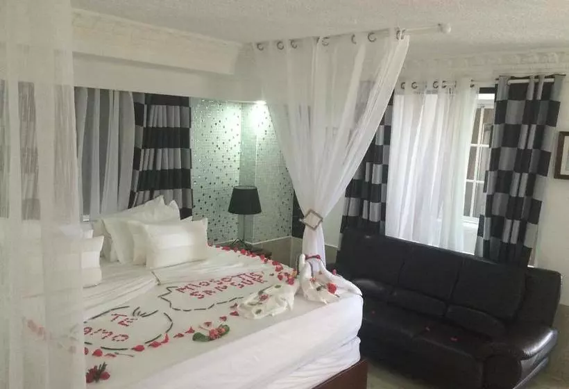 هتل Daymond Blue Tropical Lodge
