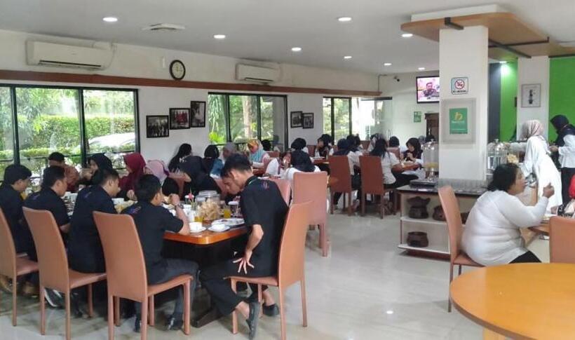 فندق Grand Karawang Indah