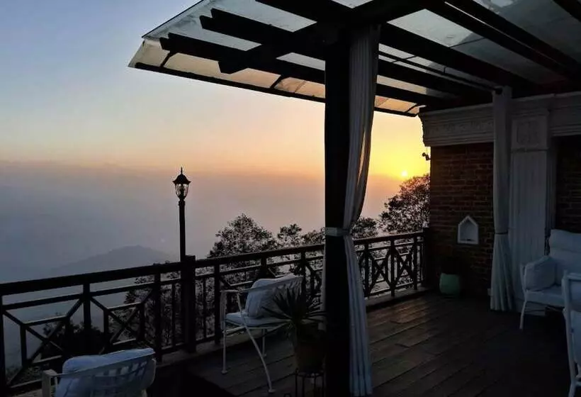 هتل Himalayan Villa