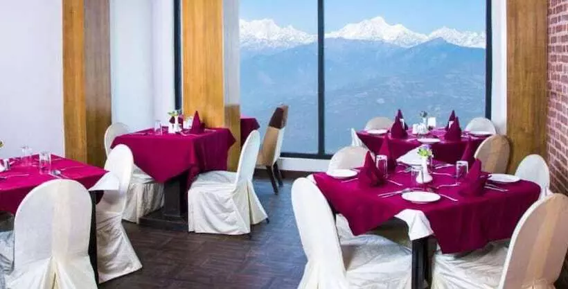 هتل Himalayan Villa