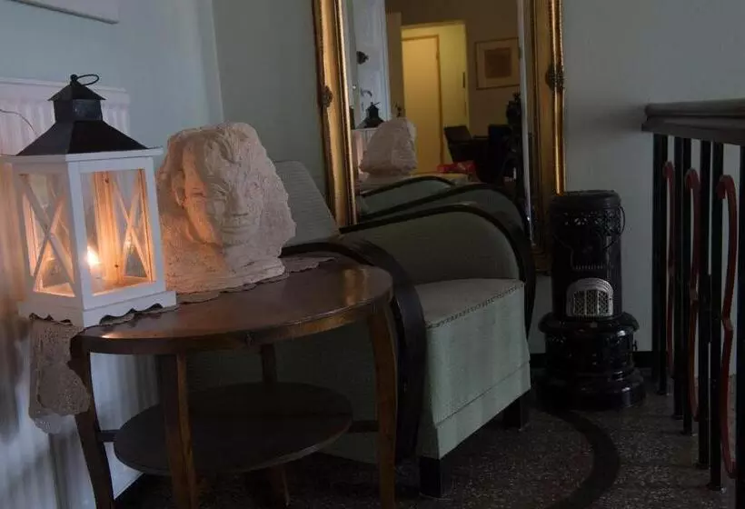 ホテル Kokemäen Seurahuone