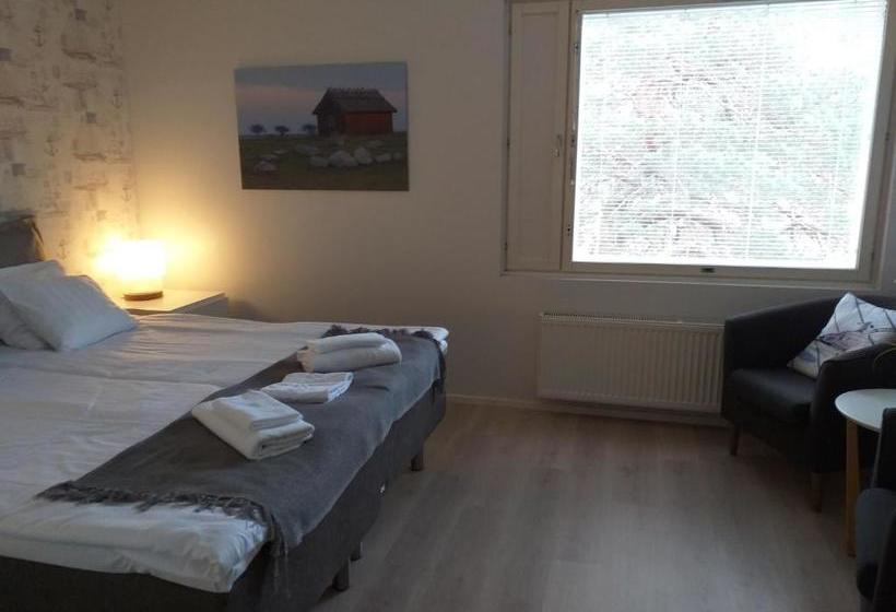 בית מלון כפרי Meri Karina