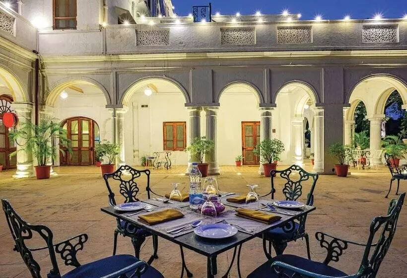 ホテル Neemrana S Baradari Palace
