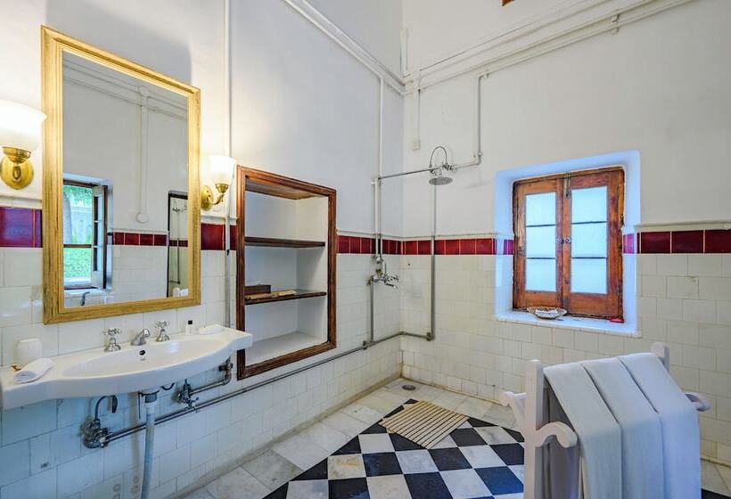 هتل Neemrana S Baradari Palace