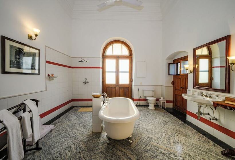 هتل Neemrana S Baradari Palace