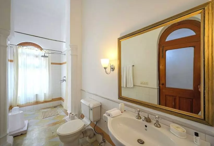 ホテル Neemrana S Baradari Palace