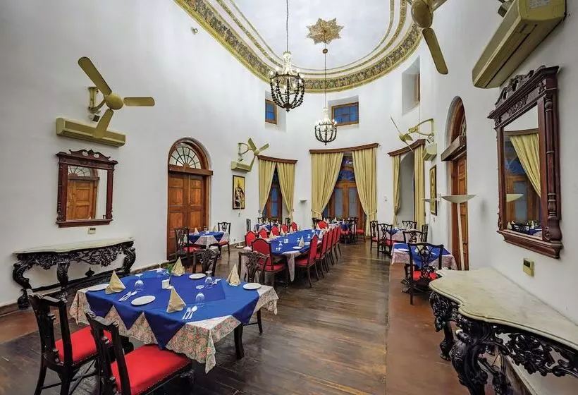 ホテル Neemrana S Baradari Palace