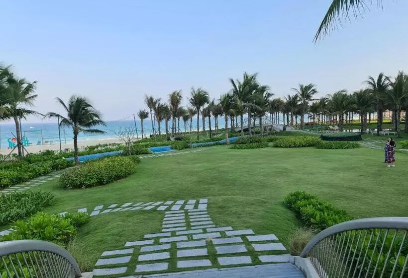 هتل The Arena Cam Ranh Resort