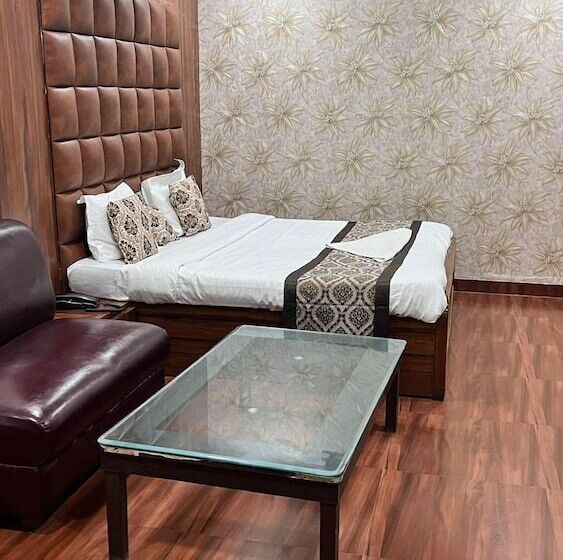 בית מלון כפרי S P International A Unit Of Mavis Group