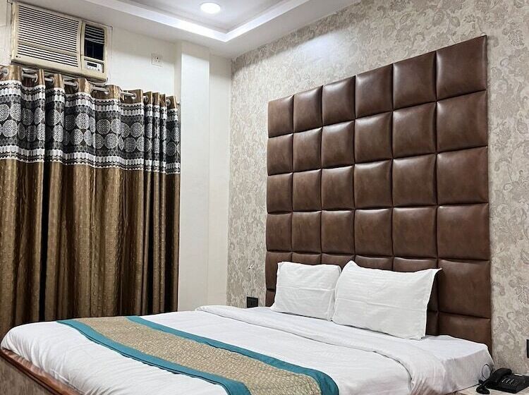 בית מלון כפרי S P International A Unit Of Mavis Group