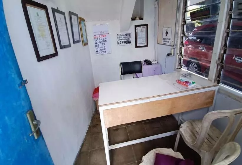 ホテル Spot On 94076 Tinampi House Syariah