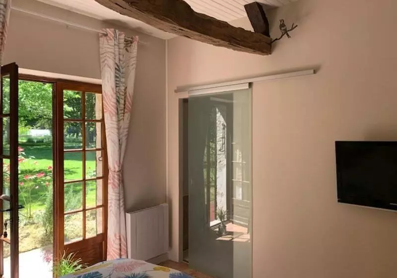 Aamiaismajoitus (B&B) Le Bois Des Fées De Chazelles