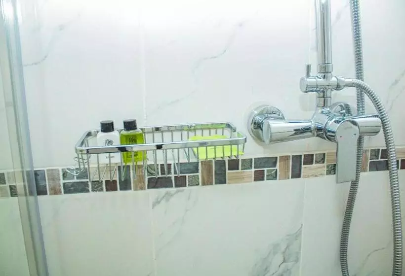 تختخواب و صبحانه The Chobe Inn