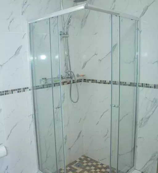 تختخواب و صبحانه The Chobe Inn