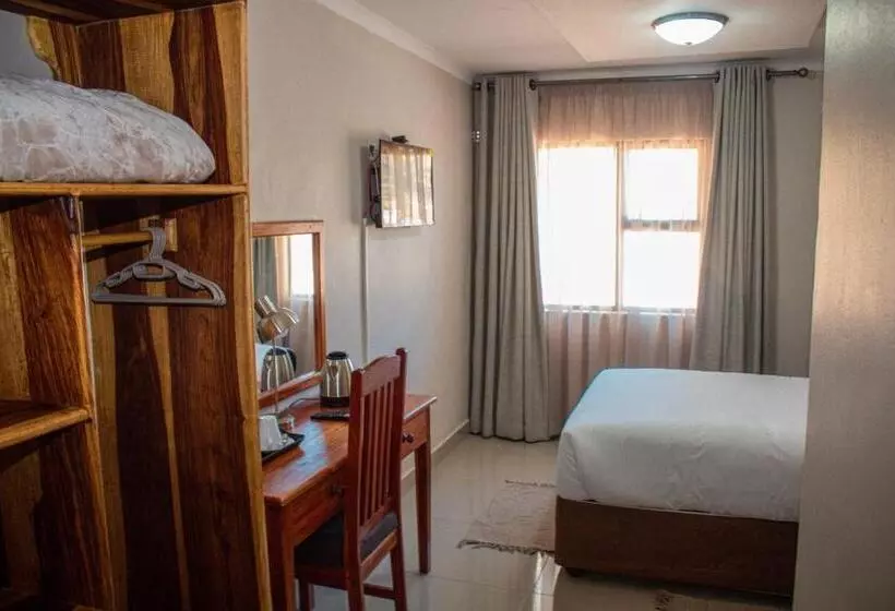 تختخواب و صبحانه The Chobe Inn