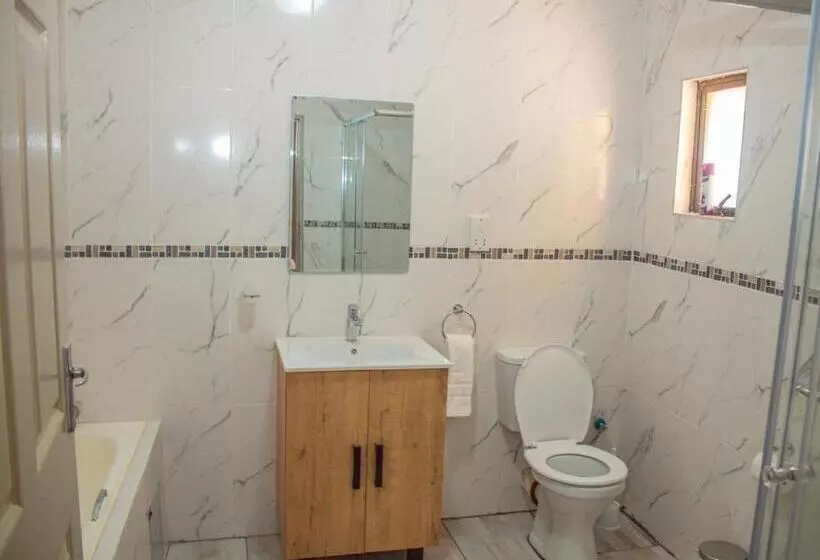 تختخواب و صبحانه The Chobe Inn