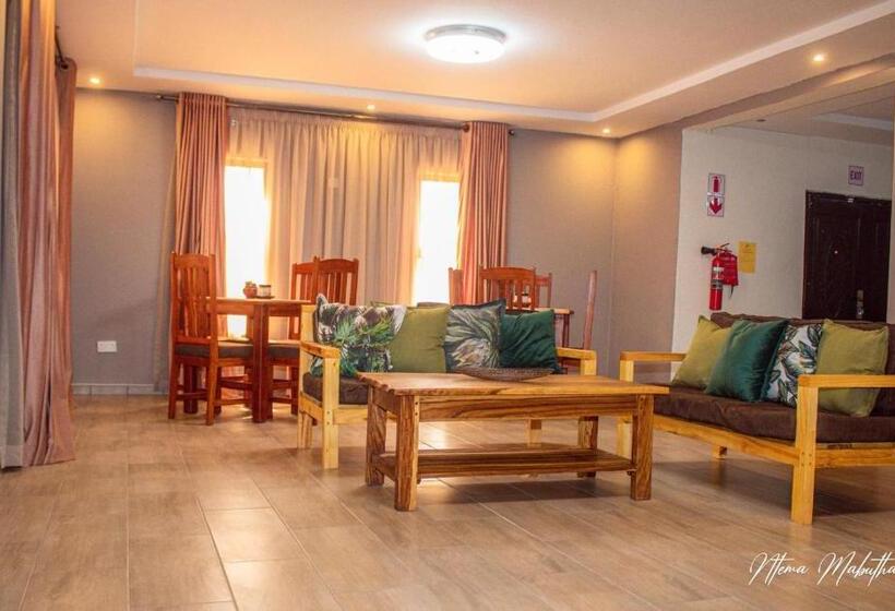 تختخواب و صبحانه The Chobe Inn