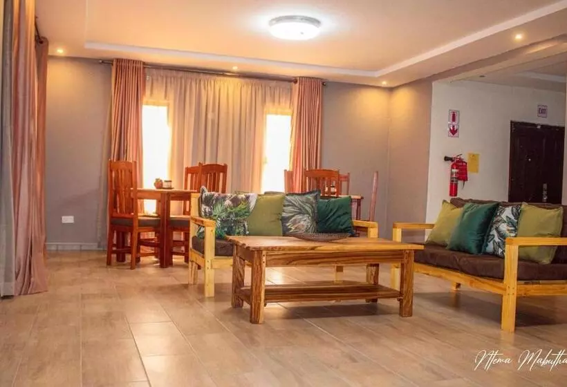 تختخواب و صبحانه The Chobe Inn