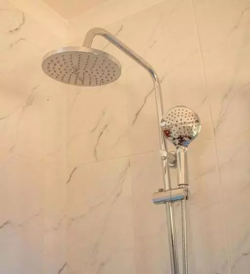 تختخواب و صبحانه The Chobe Inn