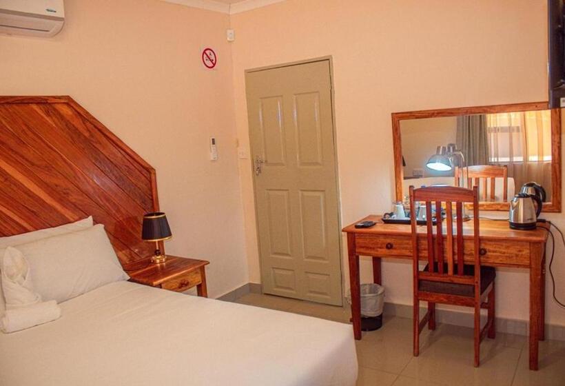 تختخواب و صبحانه The Chobe Inn