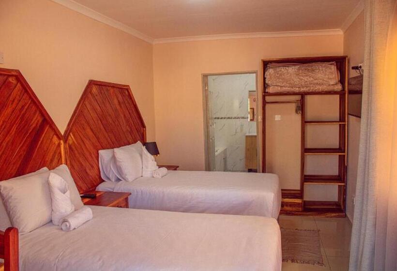 تختخواب و صبحانه The Chobe Inn