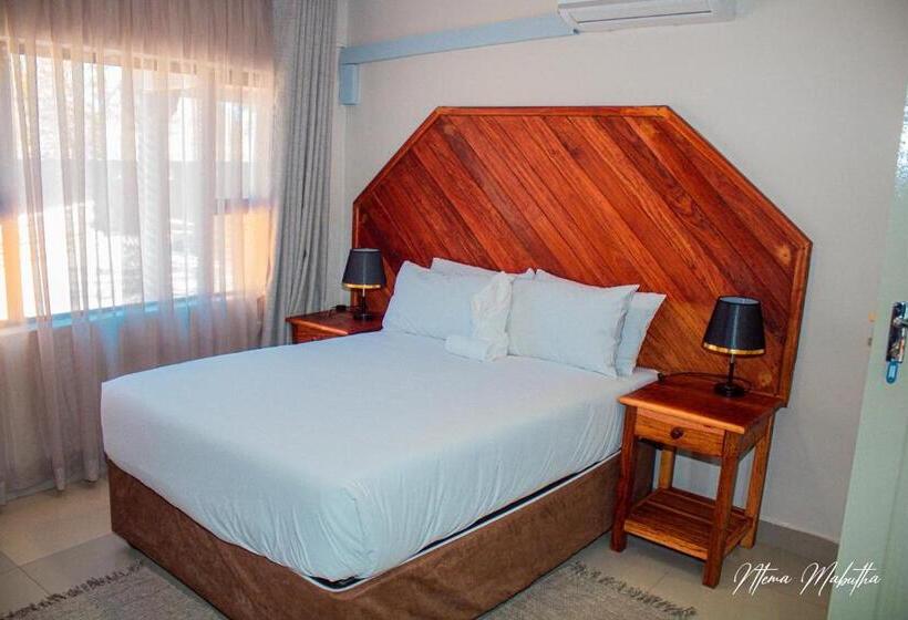 تختخواب و صبحانه The Chobe Inn