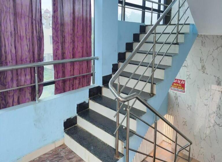 پانسیون Royal Guest House