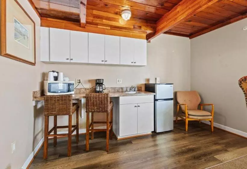 ホテル Fort Pierce Oceanfront Inn  Suite  King Bed #6