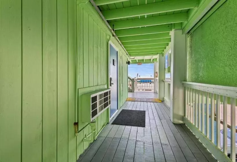 ホテル Fort Pierce Oceanfront Inn  Suite  King Bed #6