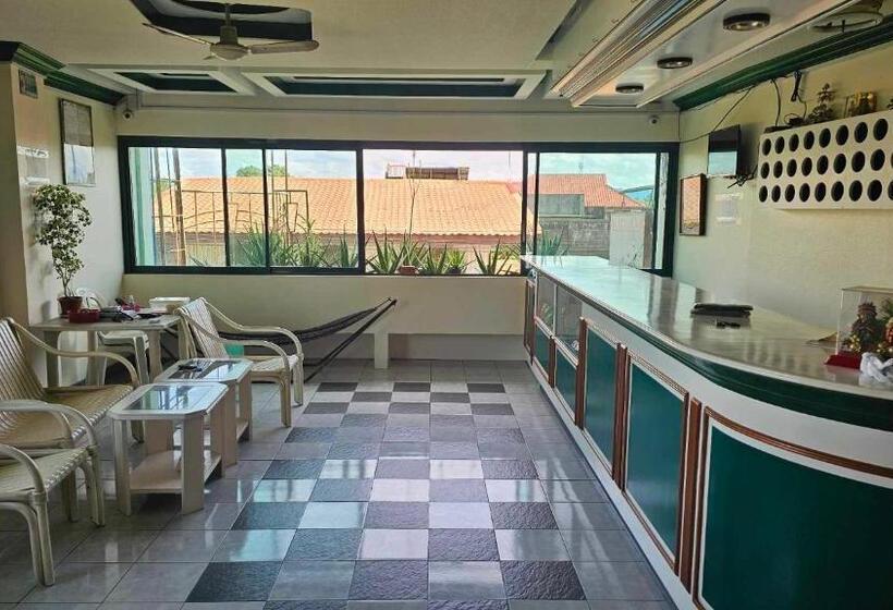 בית מלון כפרי Green Mellow Court