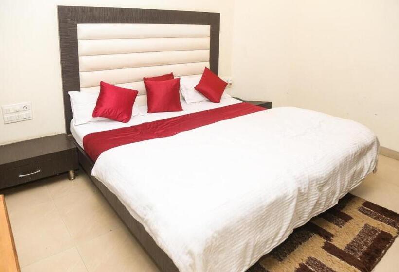 בית מלון כפרי Kesar Residency