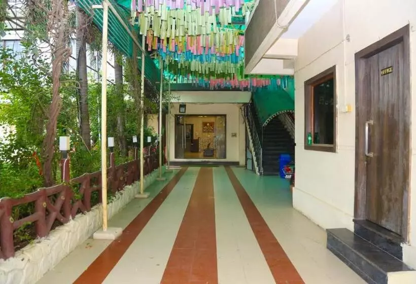ホテル Kesar Residency