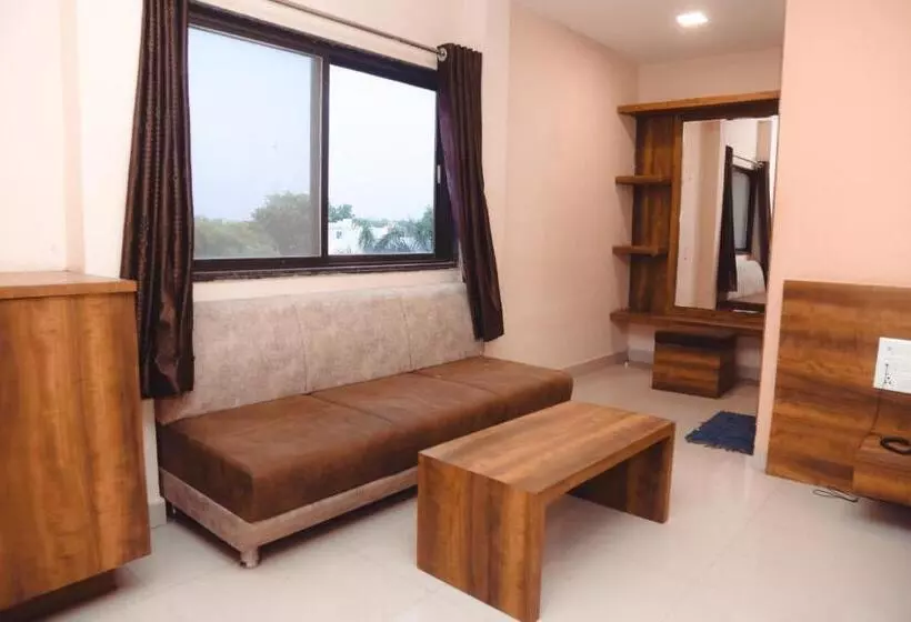 ホテル Kesar Residency