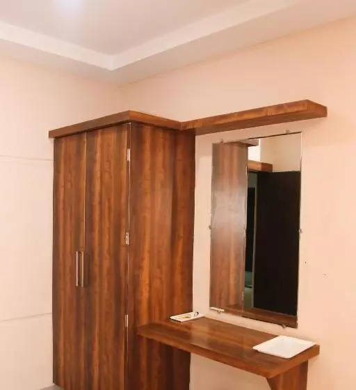 ホテル Kesar Residency