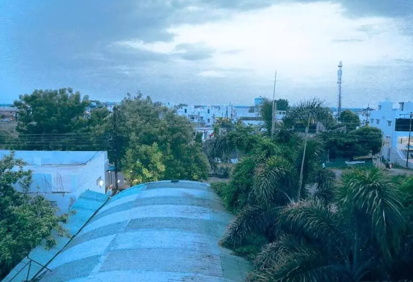 ホテル Kesar Residency
