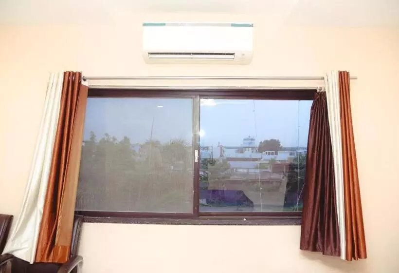ホテル Kesar Residency